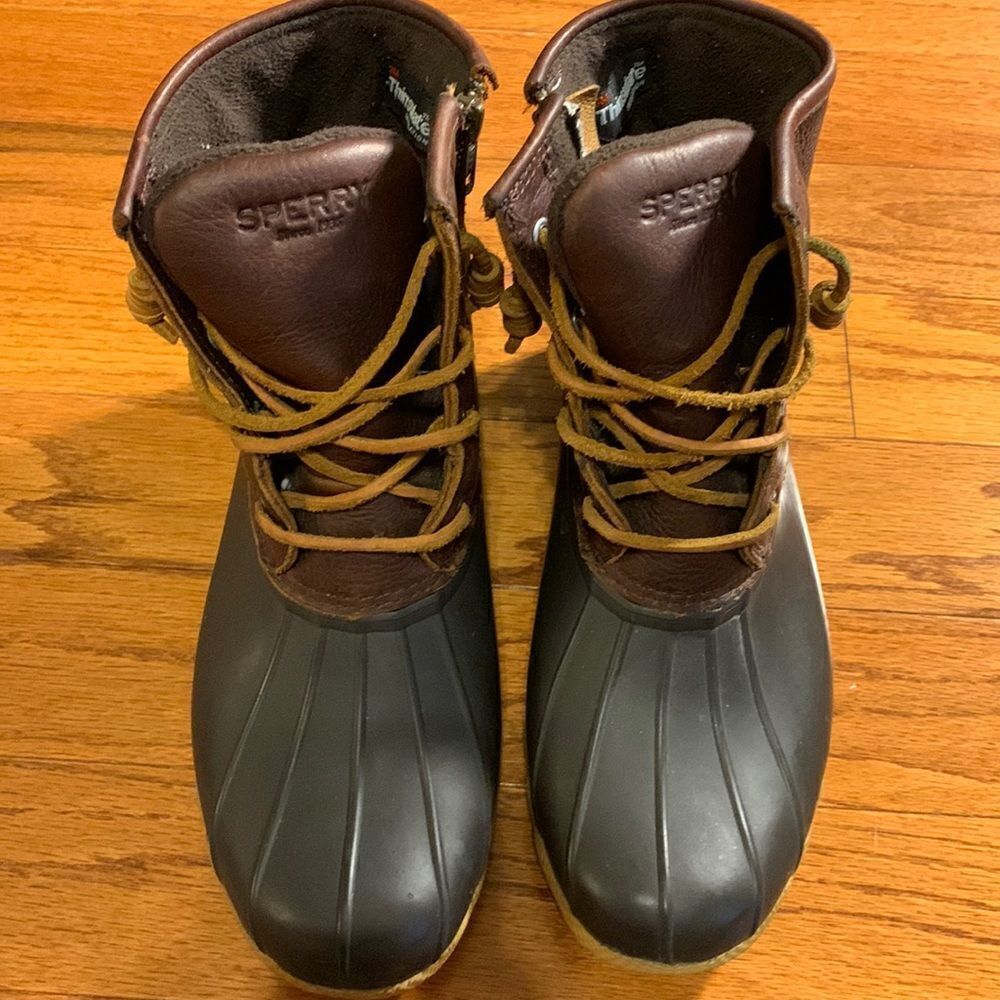 Sperry Size 9 women's waterproof rubber boot with thinsulate lined like new